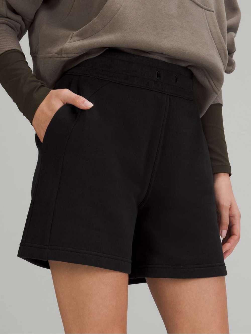 Lululemon Scuba High-Rise Short 5” Black SZ 4